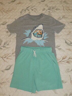 Tommy Bahama Outfit Shark Short Sleeve T-Shirt & Active Shorts Boy’s Size 5-6